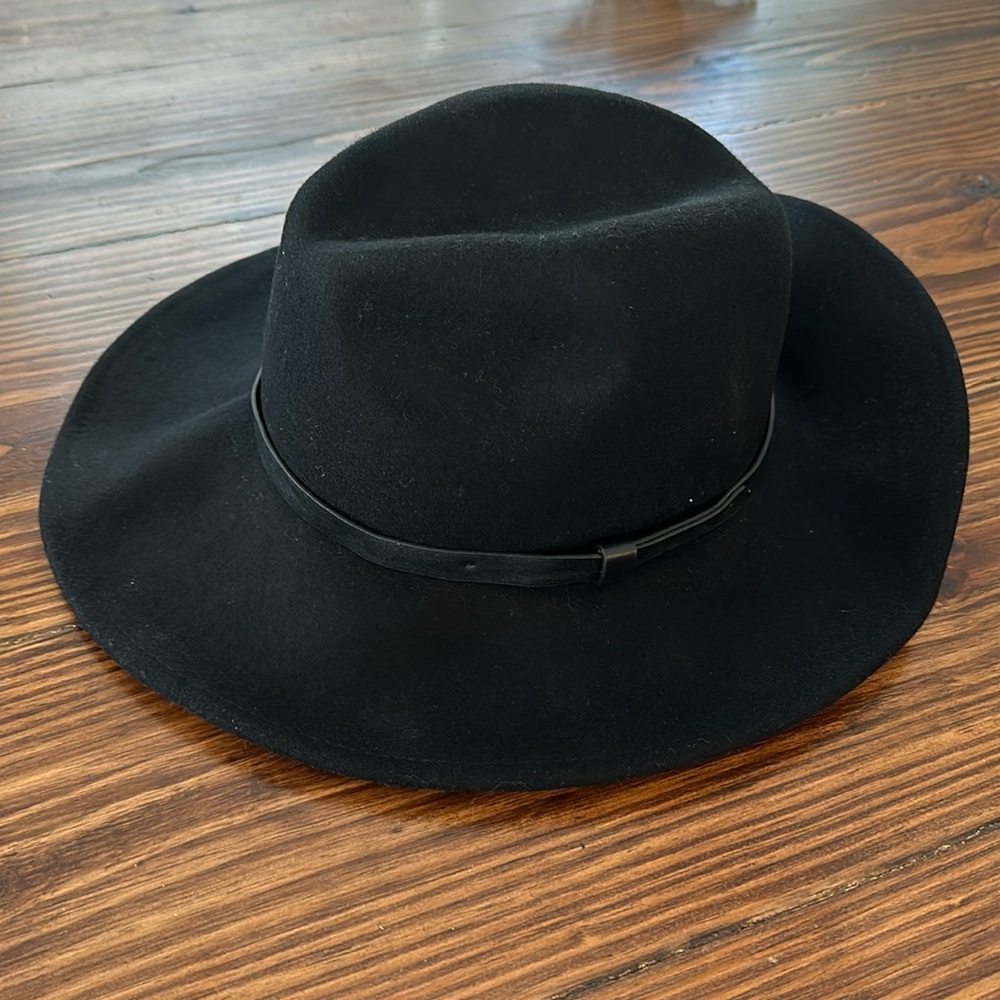 NWT Size Medium 100% wool Wide Brim Fedora- Urban Outfitters, Black